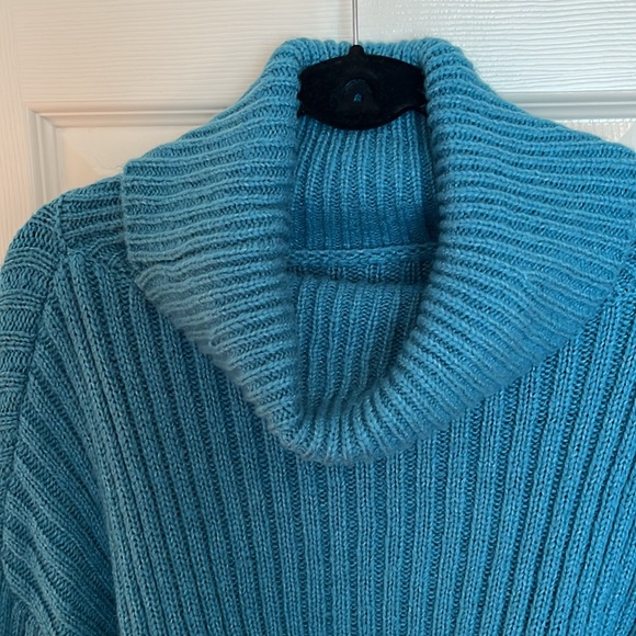 Urban Outfitters MIA Turtleneck Crop Sweater - Picture 2 of 9